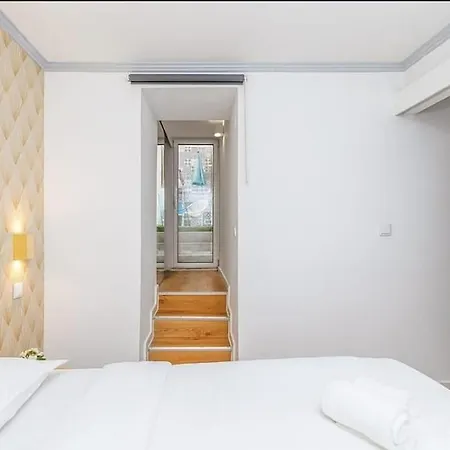 Alfama With Private Patio & Barbecue