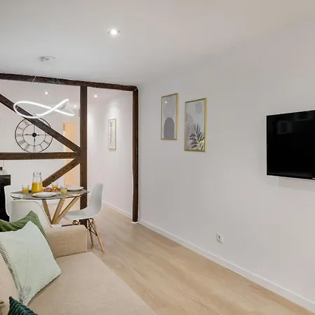 Апартаменти Alfama With Private Patio & Barbecue *