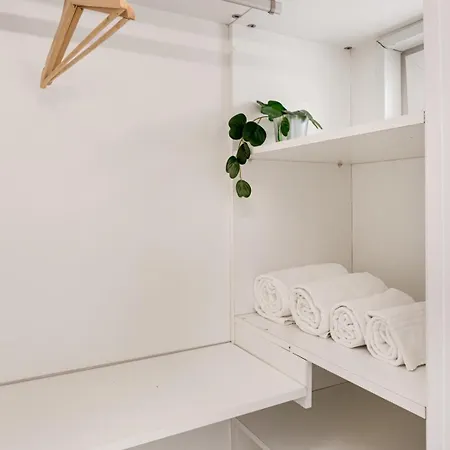 Апартаменти Alfama With Private Patio & Barbecue