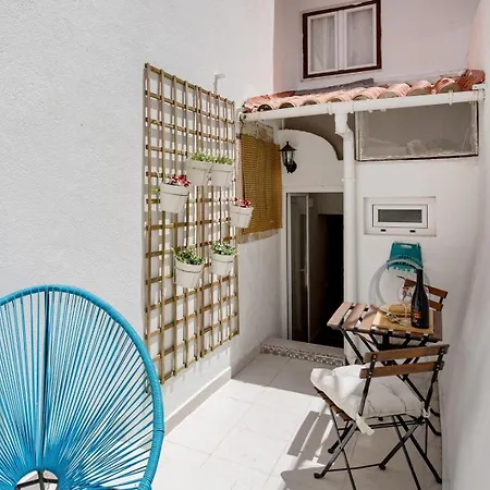 Alfama With Private Patio & Barbecue