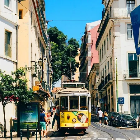 Alfama With Private Patio & Barbecue