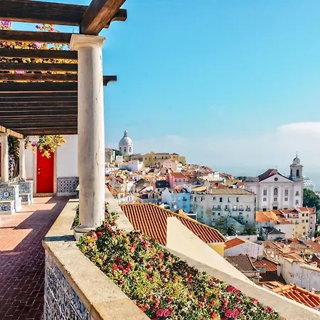 Alfama With Private Patio & Barbecue