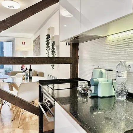 Alfama With Private Patio & Barbecue